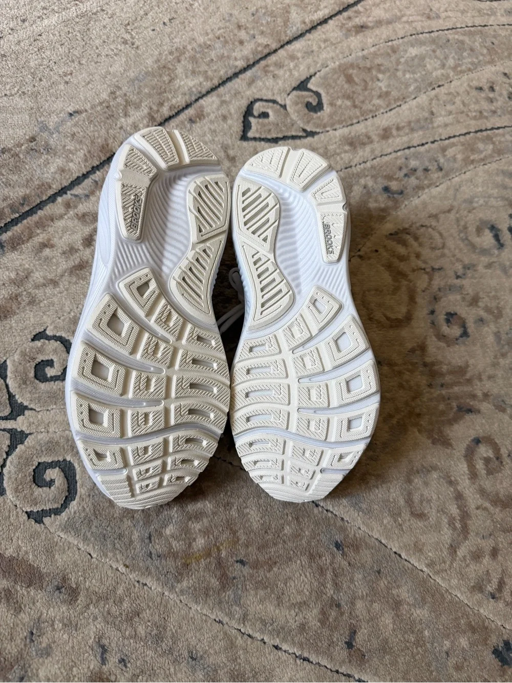 Brooks White Women's Athletic Sneakers – Lightweight Lace-Up Knit. Ghost 17.